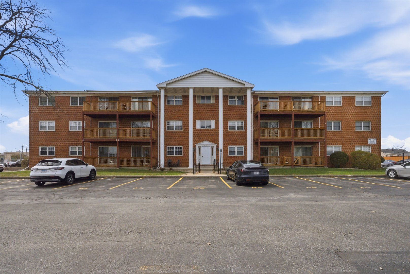6135 W 94th Street #C8 — Oak Lawn, IL 60453