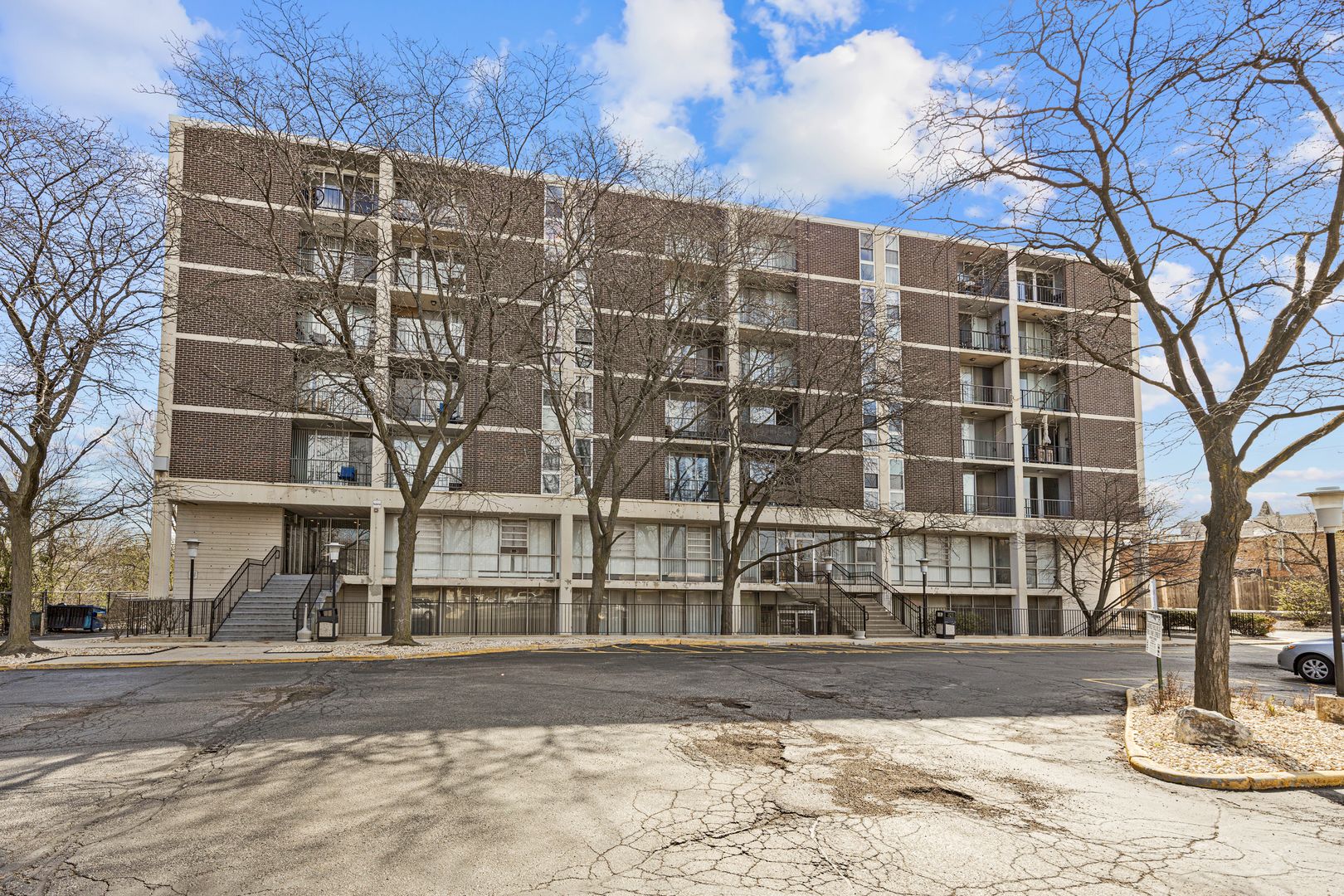1043 S YORK Road #209 — Bensenville, IL 60106