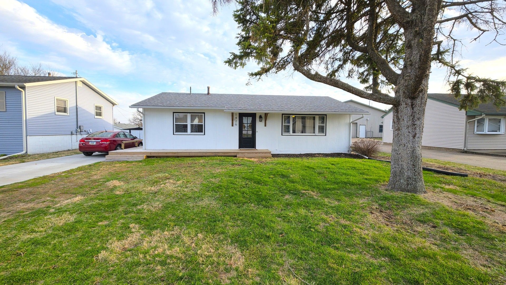 1426 Davenport Street — Leclaire, IA 52753