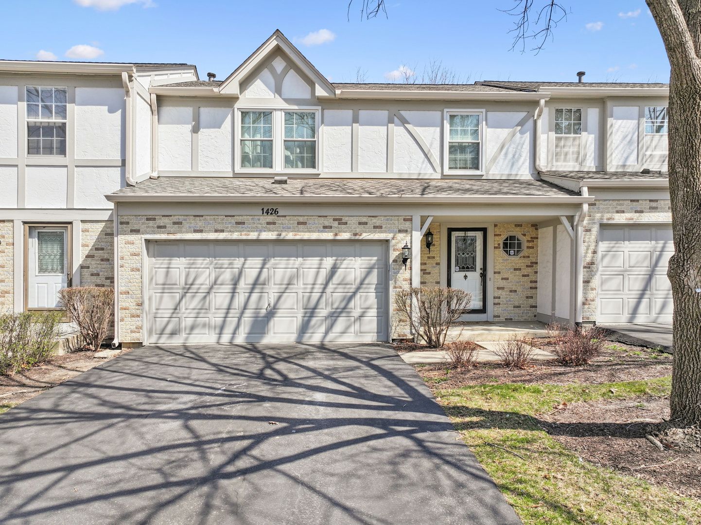 1426 W Sapphire Drive — Hoffman Estates, IL 60192