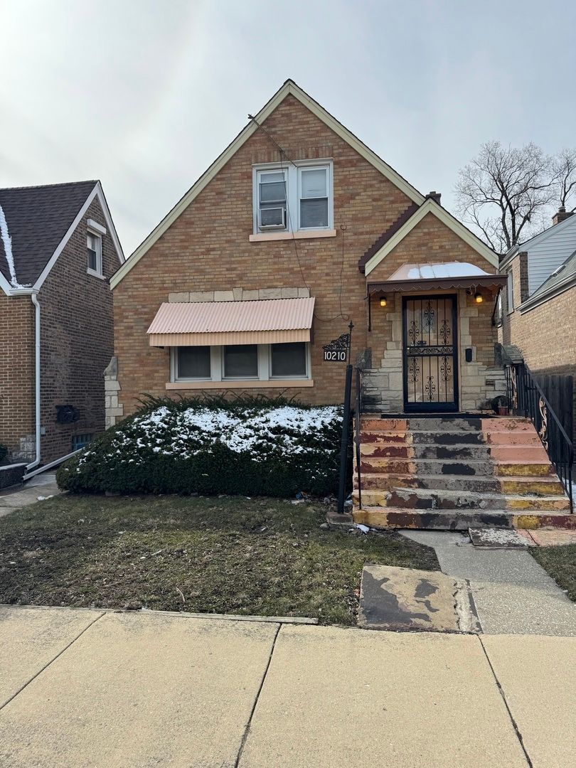 10210 S Prairie Avenue — Chicago, IL 60628
