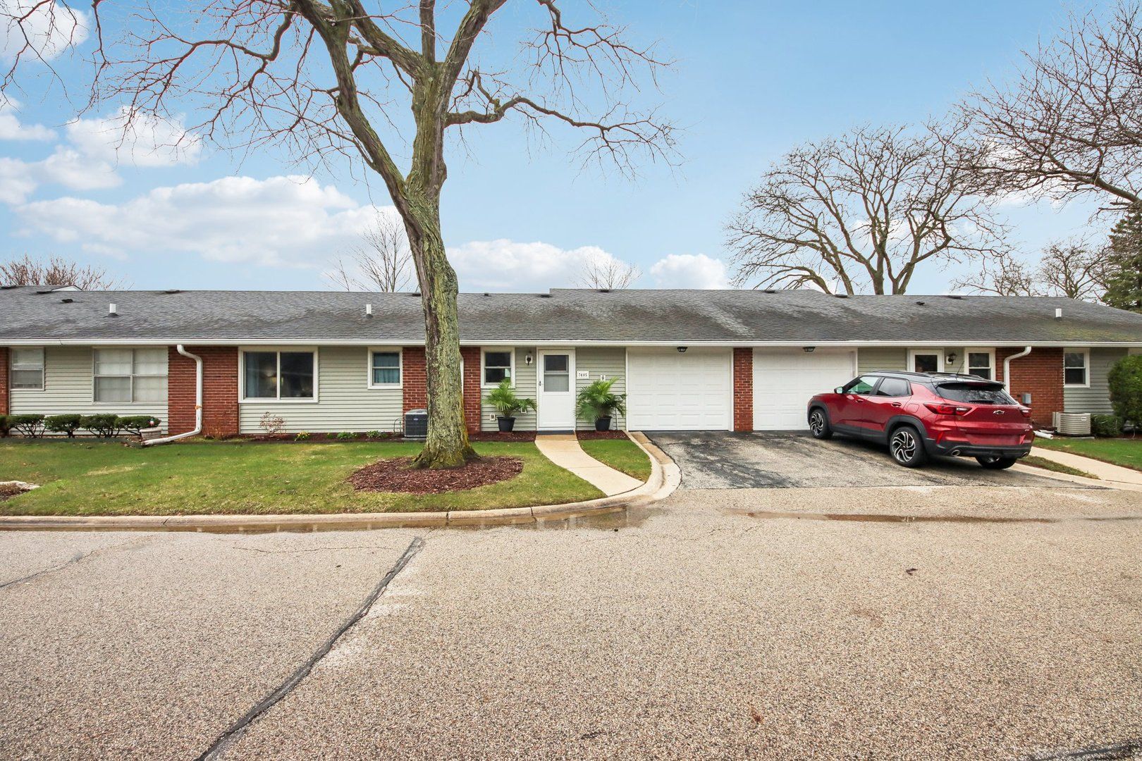 7405 Chevy Chase Court — Fox Lake, IL 60020