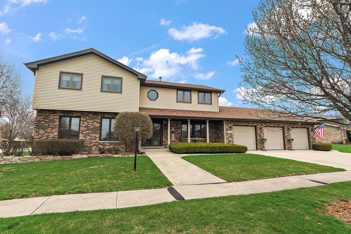 16748 Richards Drive, Tinley Park, IL 60477