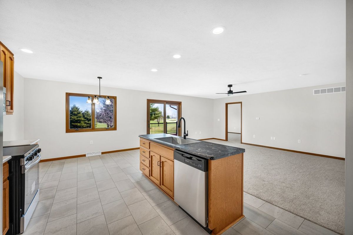 109 E Lake Court #B, Atlanta, IL 61723