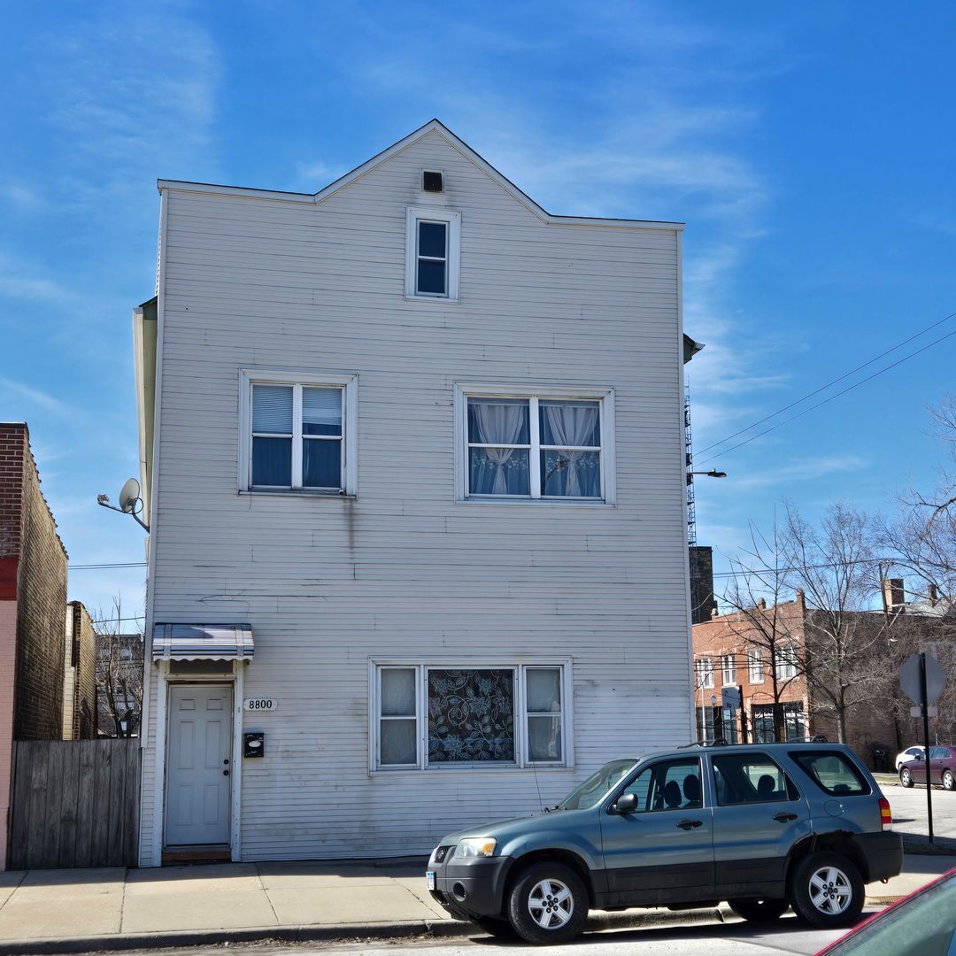 8800 S Houston Avenue — Chicago, IL 60617