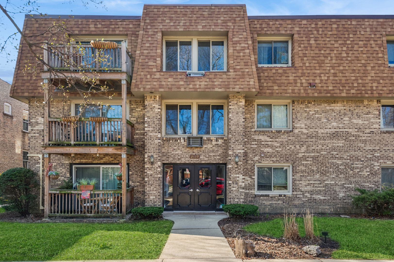 2619 W Agatite Avenue #2B — Chicago, IL 60625