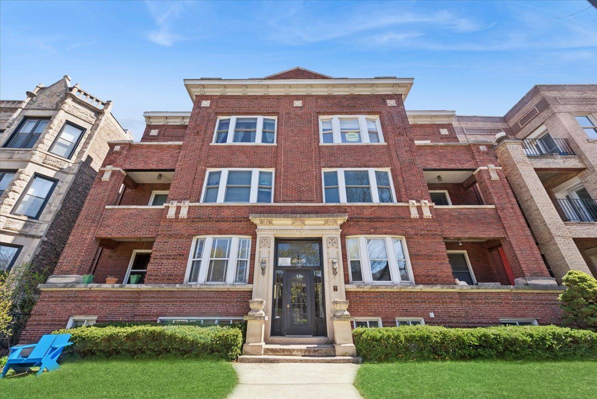 4511 N Dover Street #2S — Chicago, IL 60640