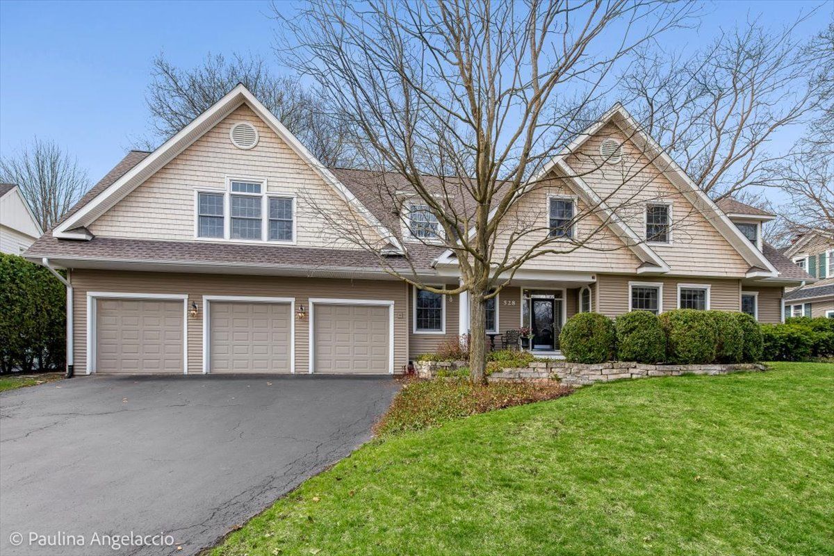 528 S Cook Street — Barrington, IL 60010