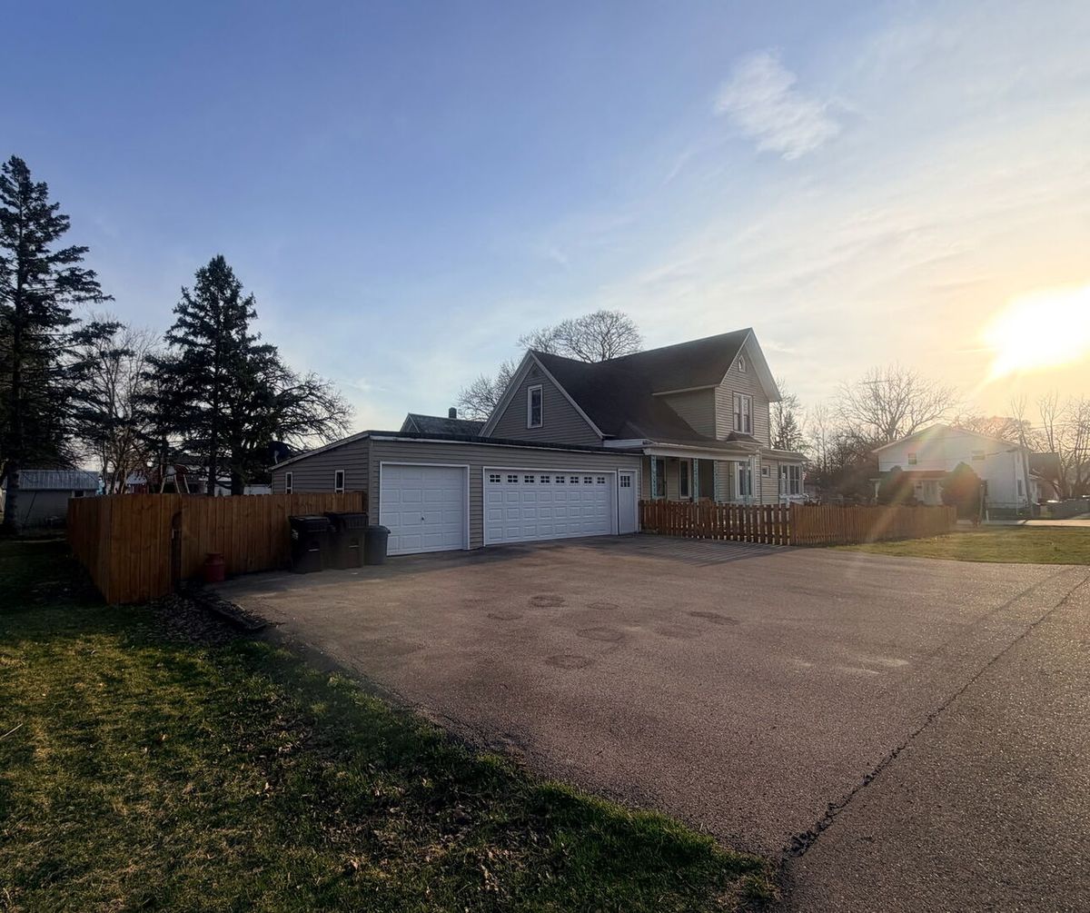 145 N 4TH Street, Capron, IL 61012