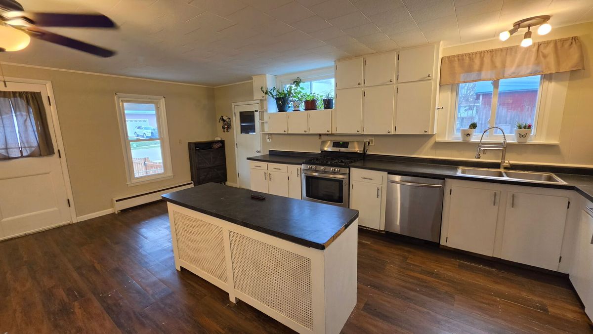145 N 4TH Street, Capron, IL 61012