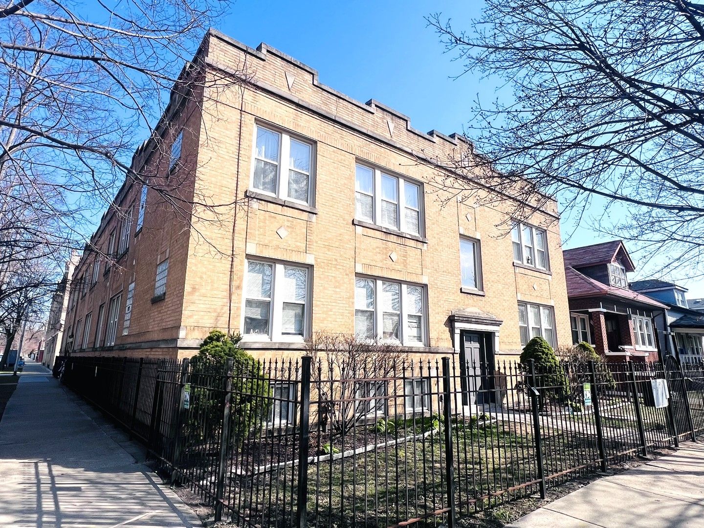 4956 W PARKER Avenue #2 — Chicago, IL 60639