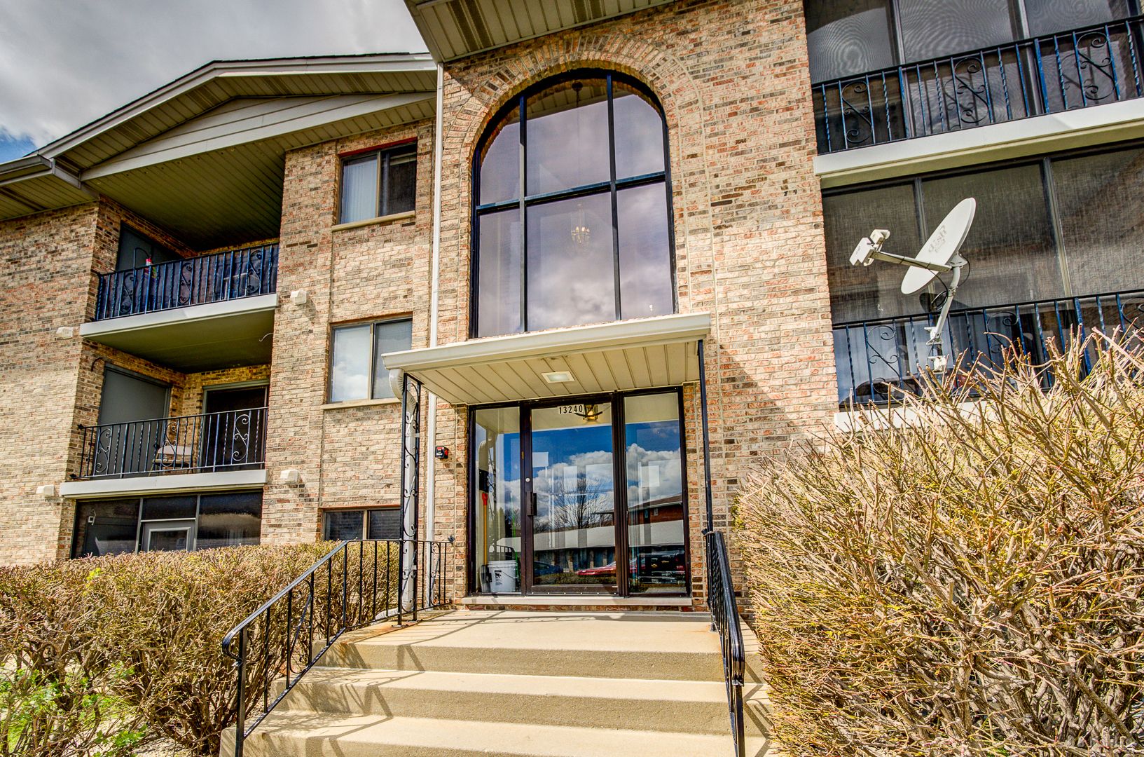 13240 W Circle Drive Parkway #304 — Crestwood, IL 60418