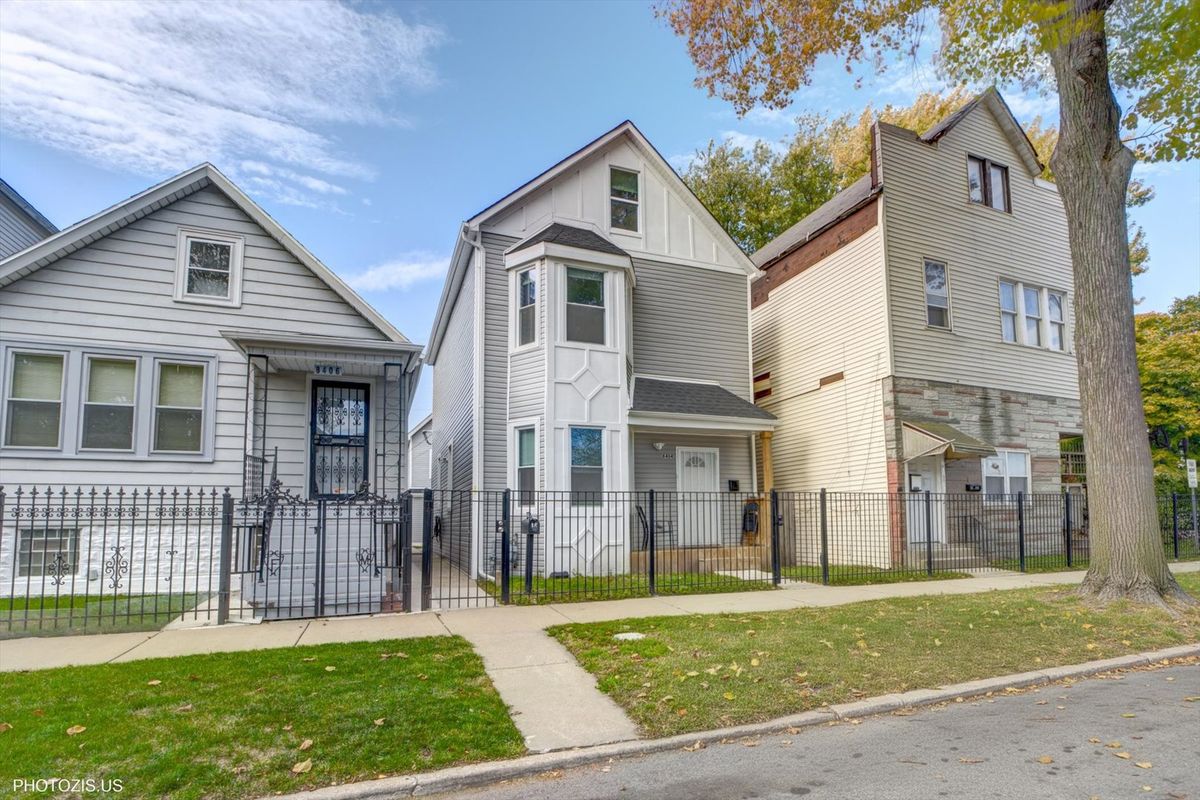 8404 Exchange Avenue, Chicago, IL 60617