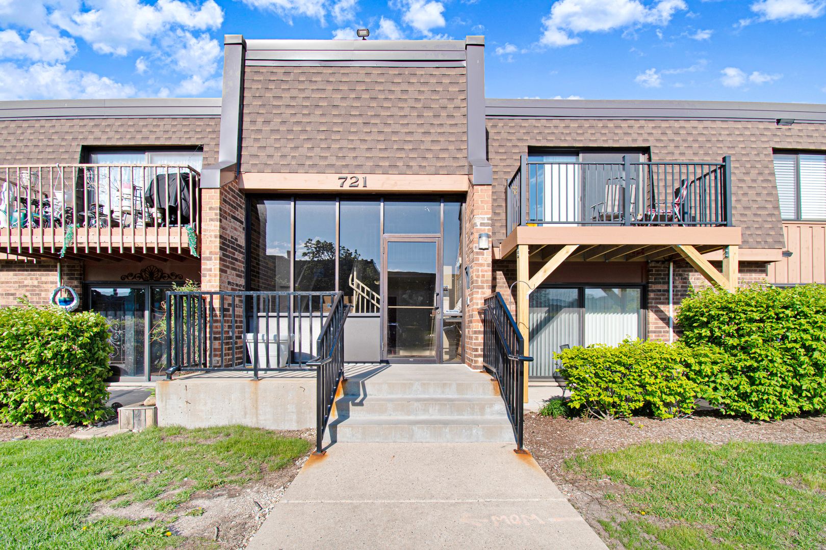 721 Tipperary Court #1a — Schaumburg, IL 60193