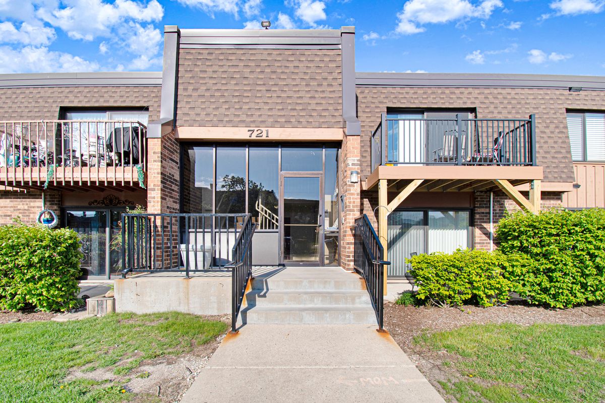 721 Tipperary Court, Schaumburg, IL 60193