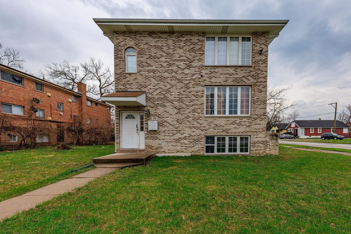 98 154th Street, Harvey, IL 60426