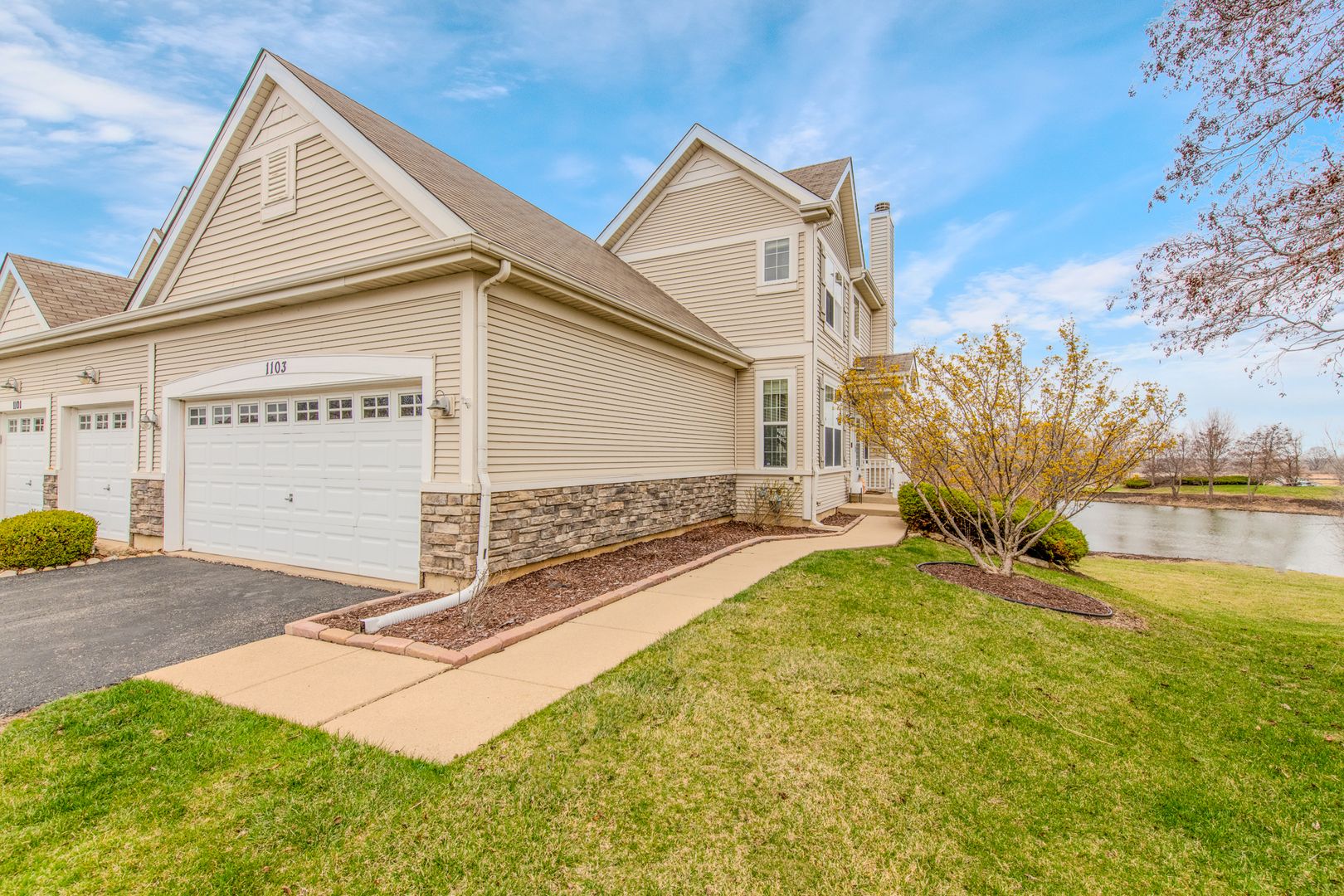 1103 Hampton Lane — Yorkville, IL 60560