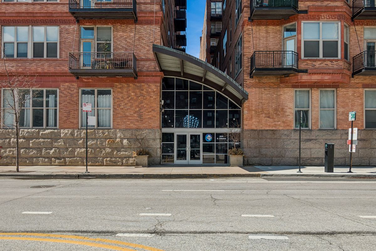 500 Clinton Street, Chicago, IL 60607