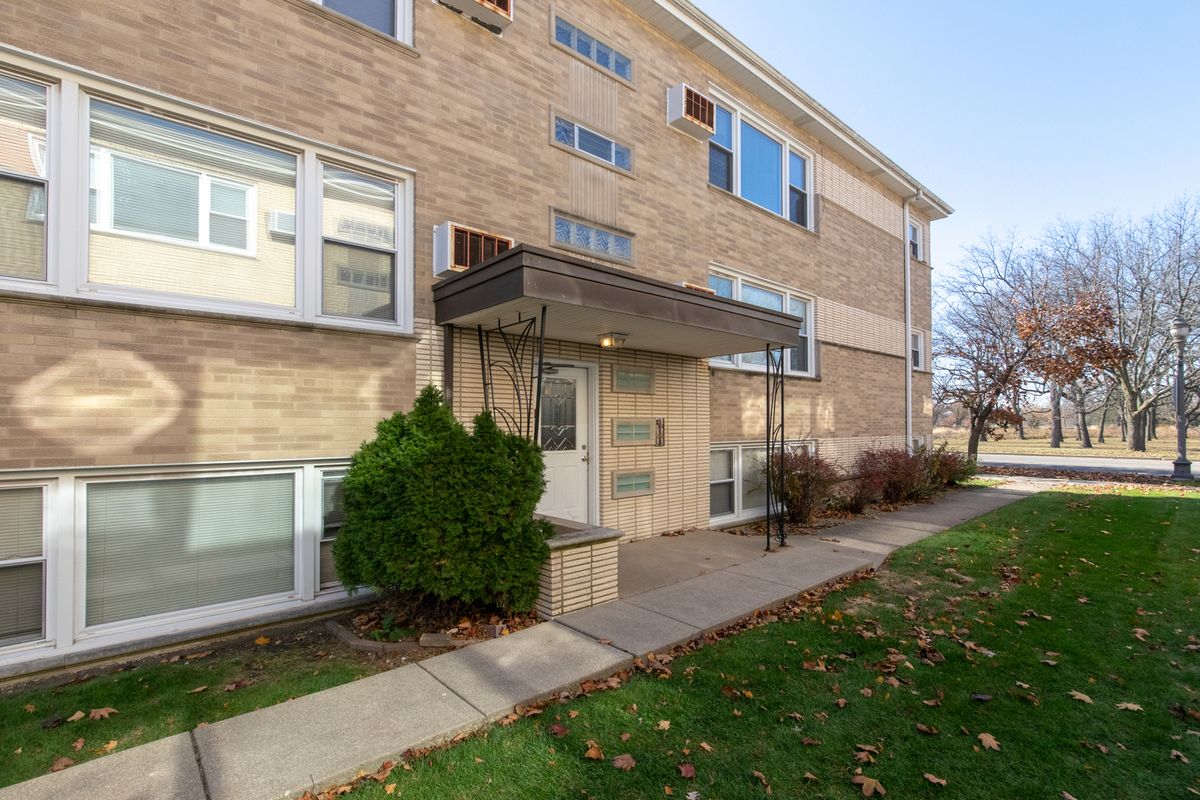 2245 Des Plaines Avenue, North Riverside, IL 60546