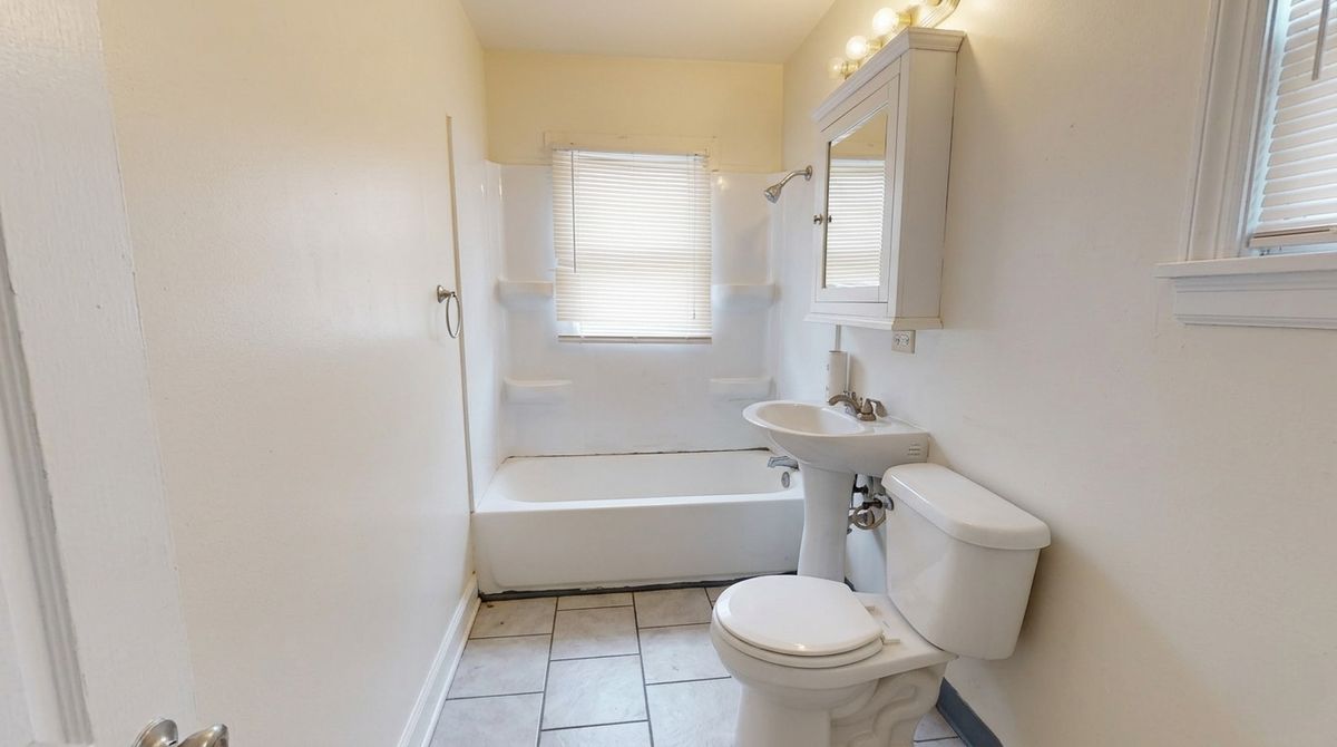 14835 LEXINGTON Avenue, Harvey, IL 60426