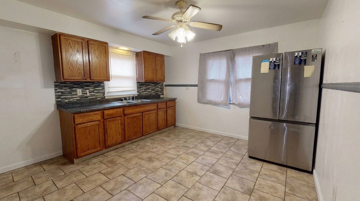 14835 LEXINGTON Avenue, Harvey, IL 60426