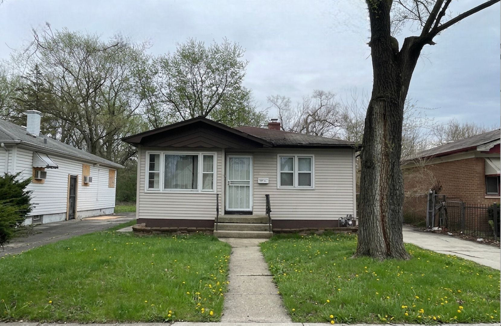 14835 LEXINGTON Avenue — Harvey, IL 60426