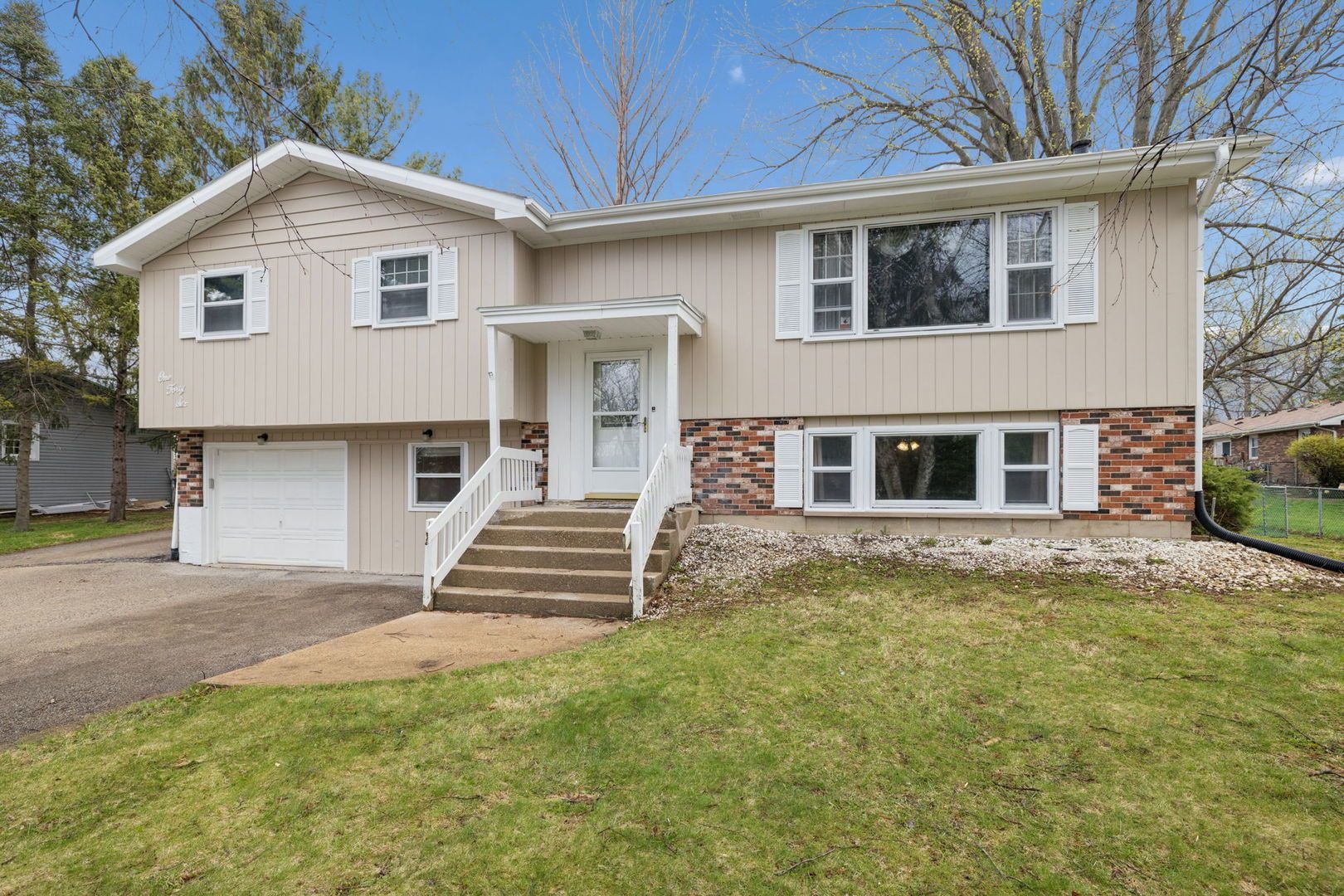 146 S Anderson Road — New Lenox, IL 60451