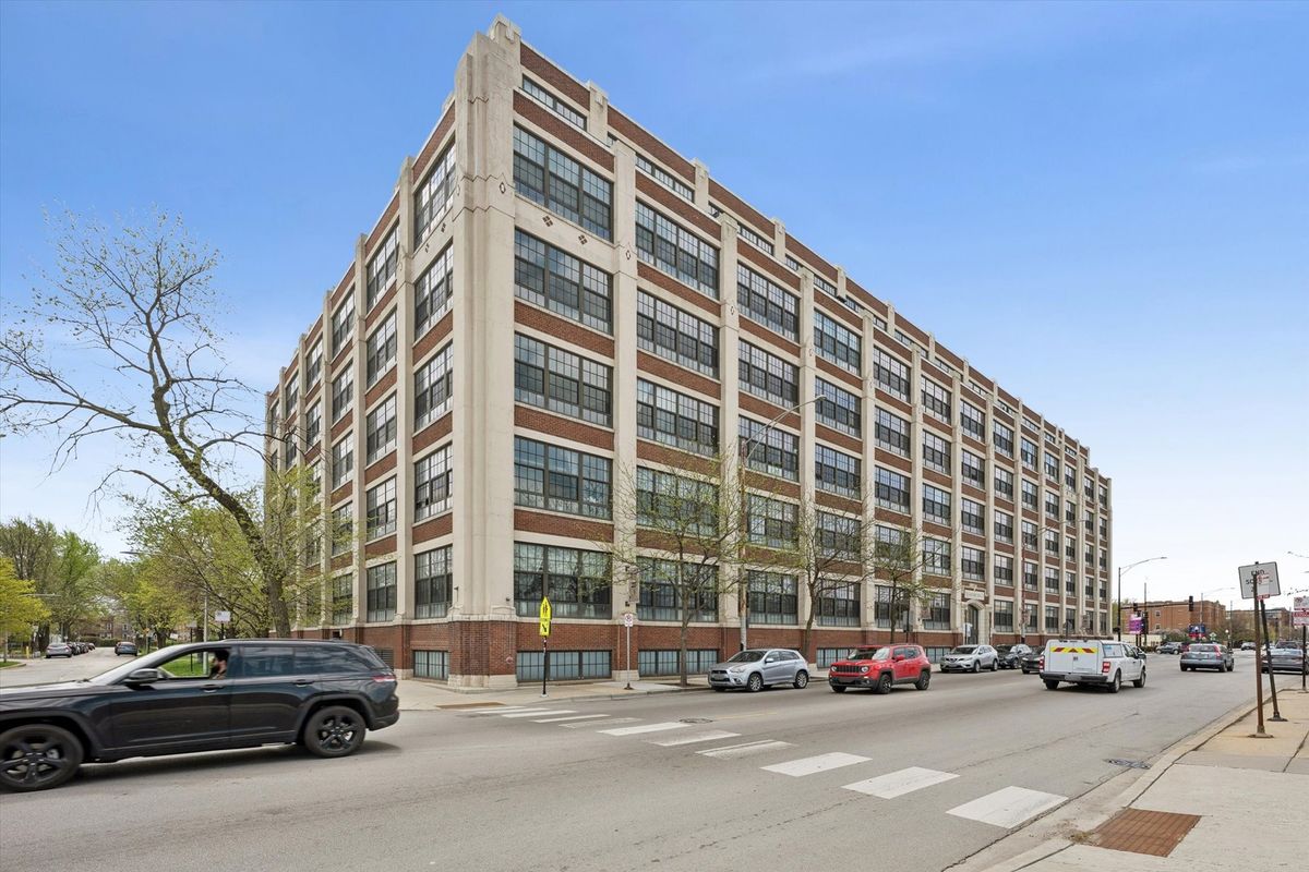 3963 Belmont Avenue, Chicago, IL 60618