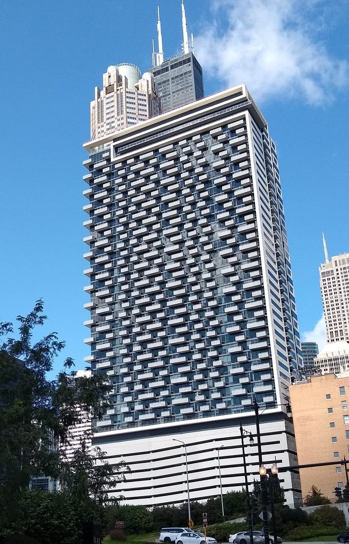 235 W VAN BUREN Street #4014 — Chicago, IL 60607