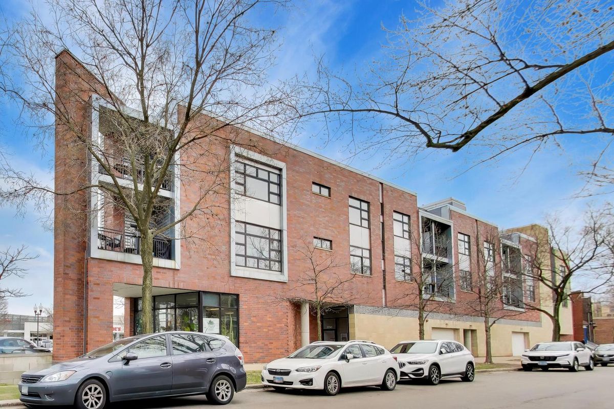 3741 WOLCOTT Avenue, Chicago, IL 60613