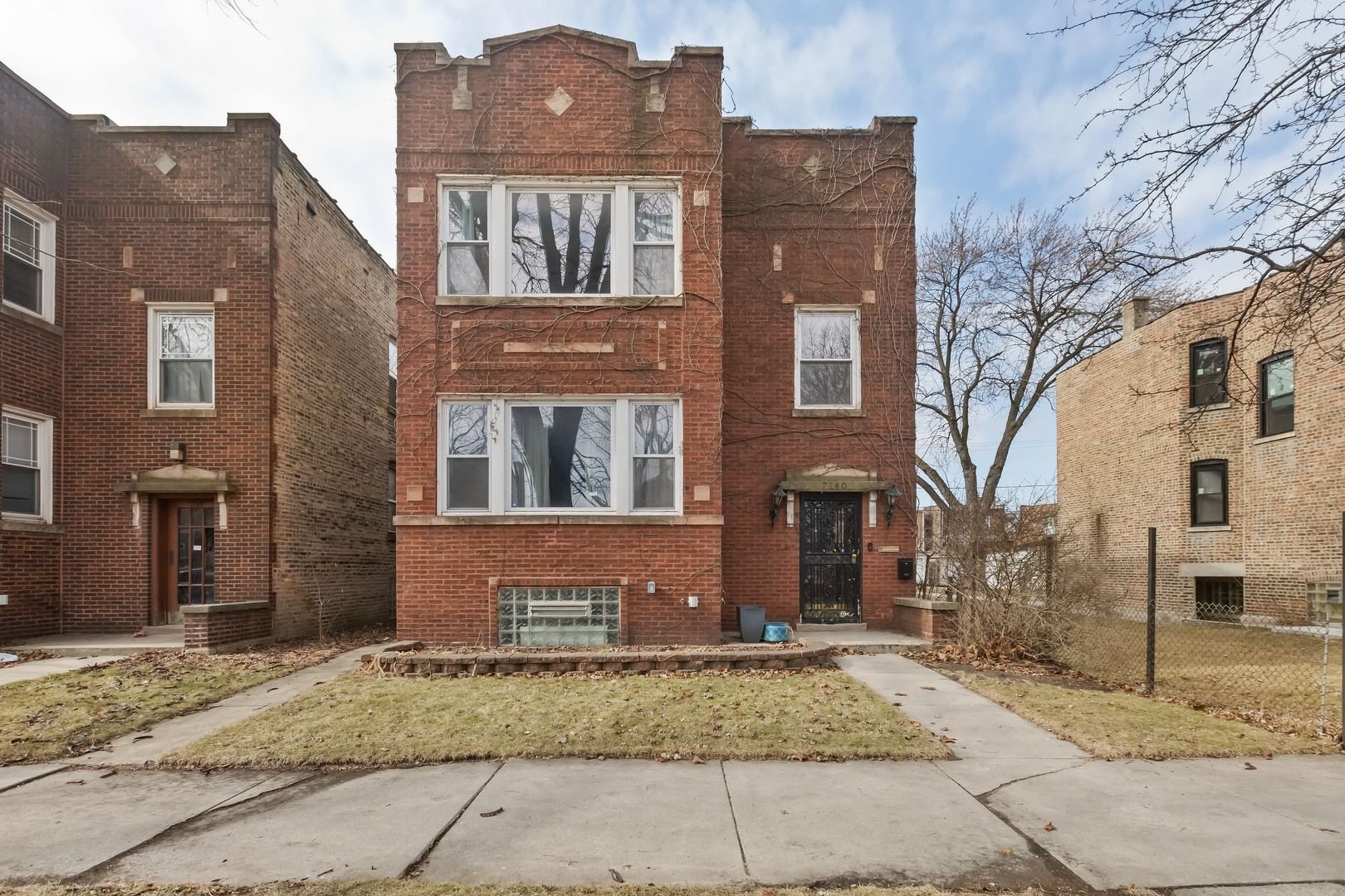 7140 S Eberhart Avenue — Chicago, IL 60619