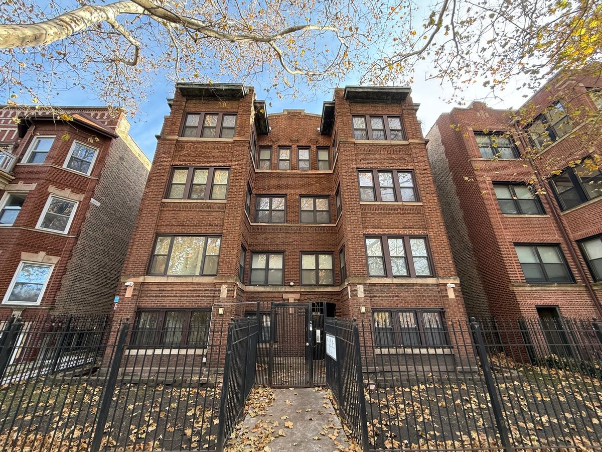 6035 Saint Lawrence Avenue, Chicago, IL 60637