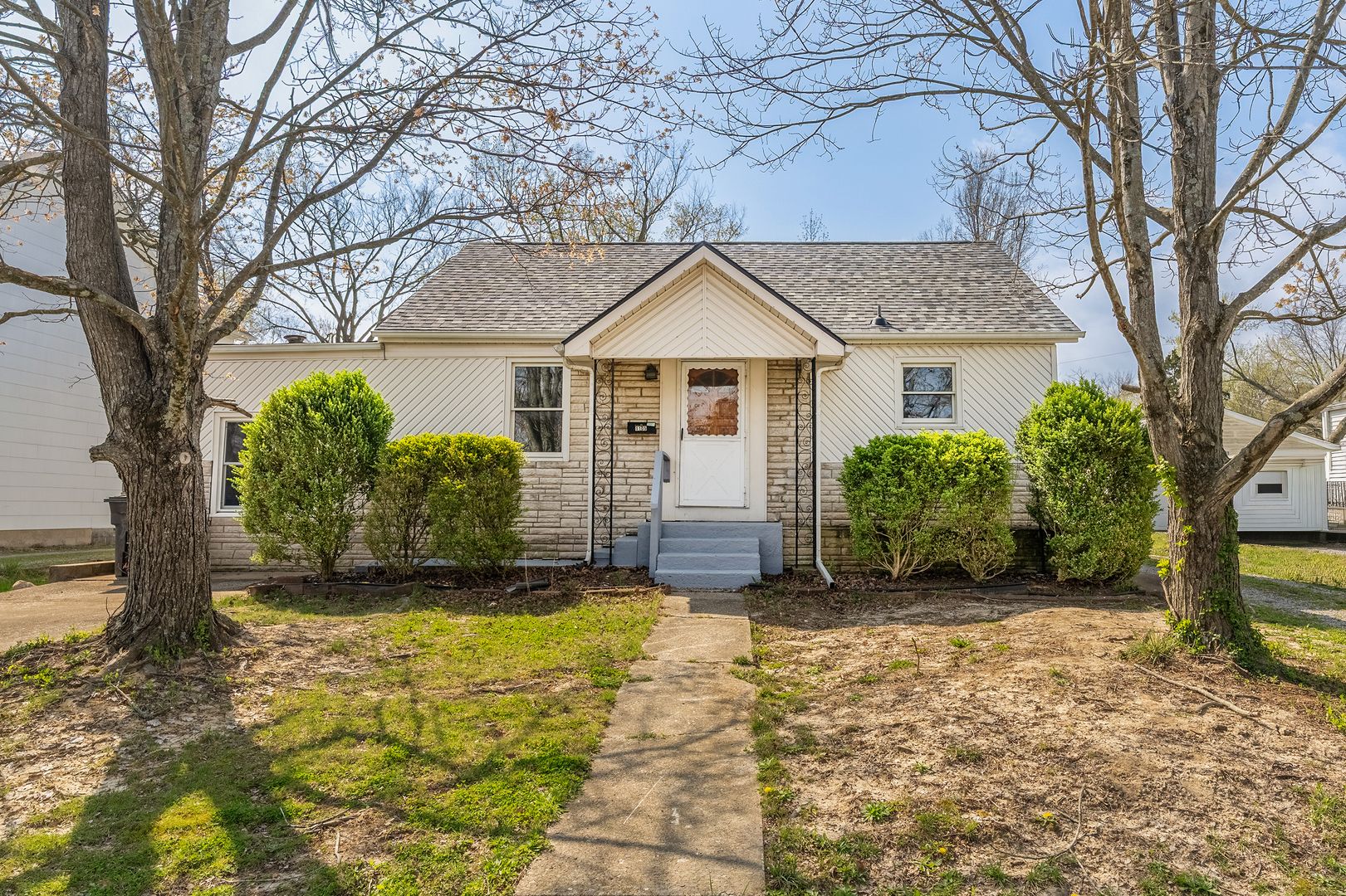 1105 W Walkup Avenue — Carbondale, IL 62901