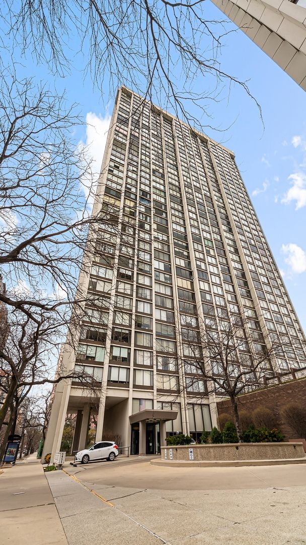5455 N SHERIDAN Road #3306 — Chicago, IL 60640