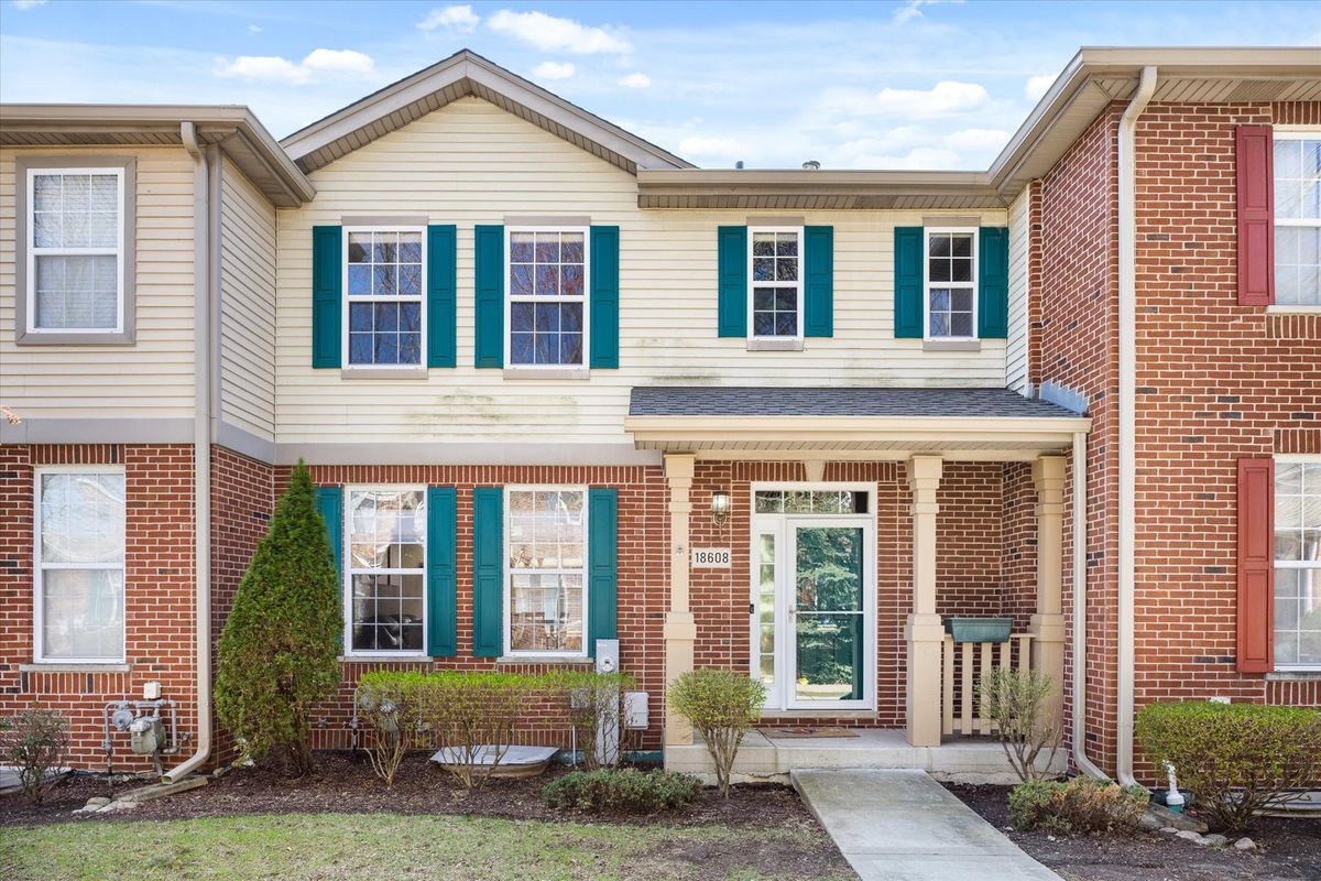 18608 Point Drive, Tinley Park, IL 60477