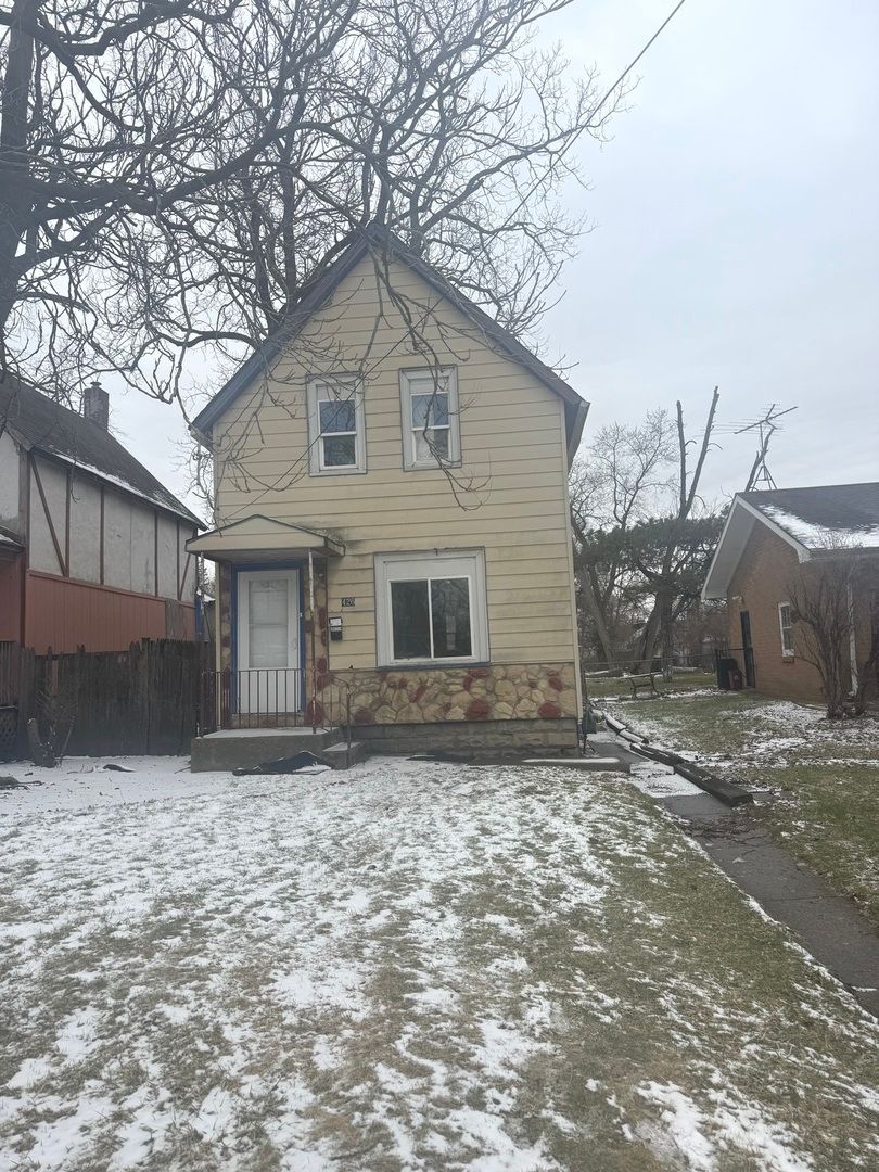 426 Calumet Boulevard — Harvey, IL 60426