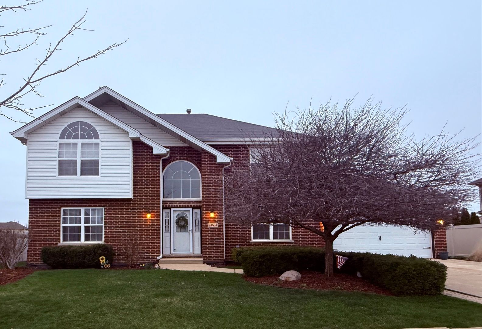 24504 Arrowhead Drive — Manhattan, IL 60442
