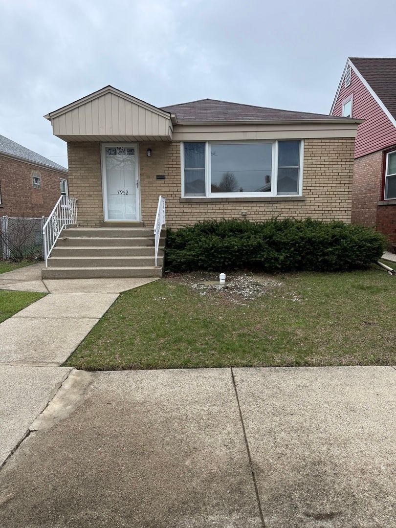 7952 S Trumbull Avenue — Chicago, IL 60652