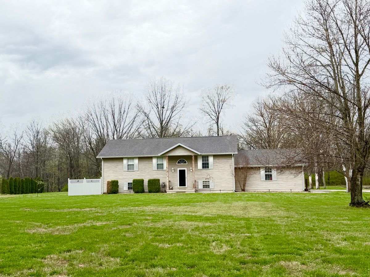 658 Deerfield Road, Walnut Hill, IL 62893