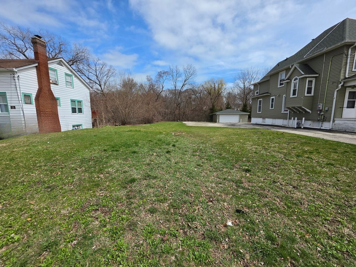 121 Park Avenue, Waukegan, IL 60085