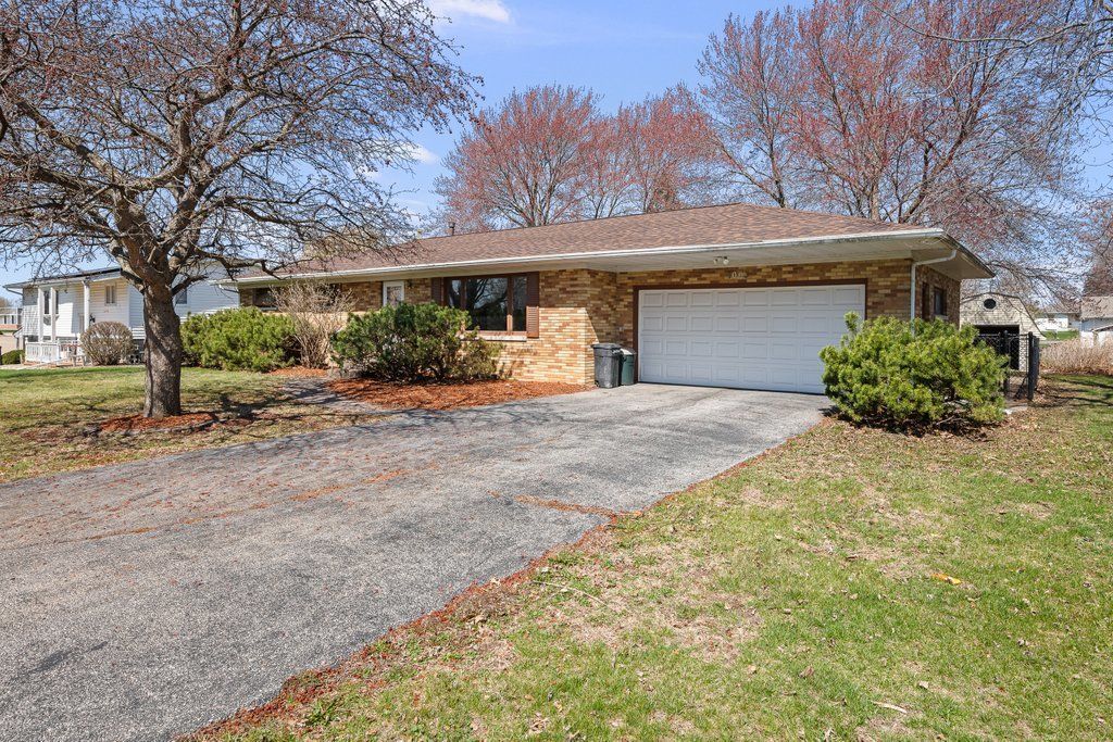 1003 14th Ave B — Orion, IL 61273