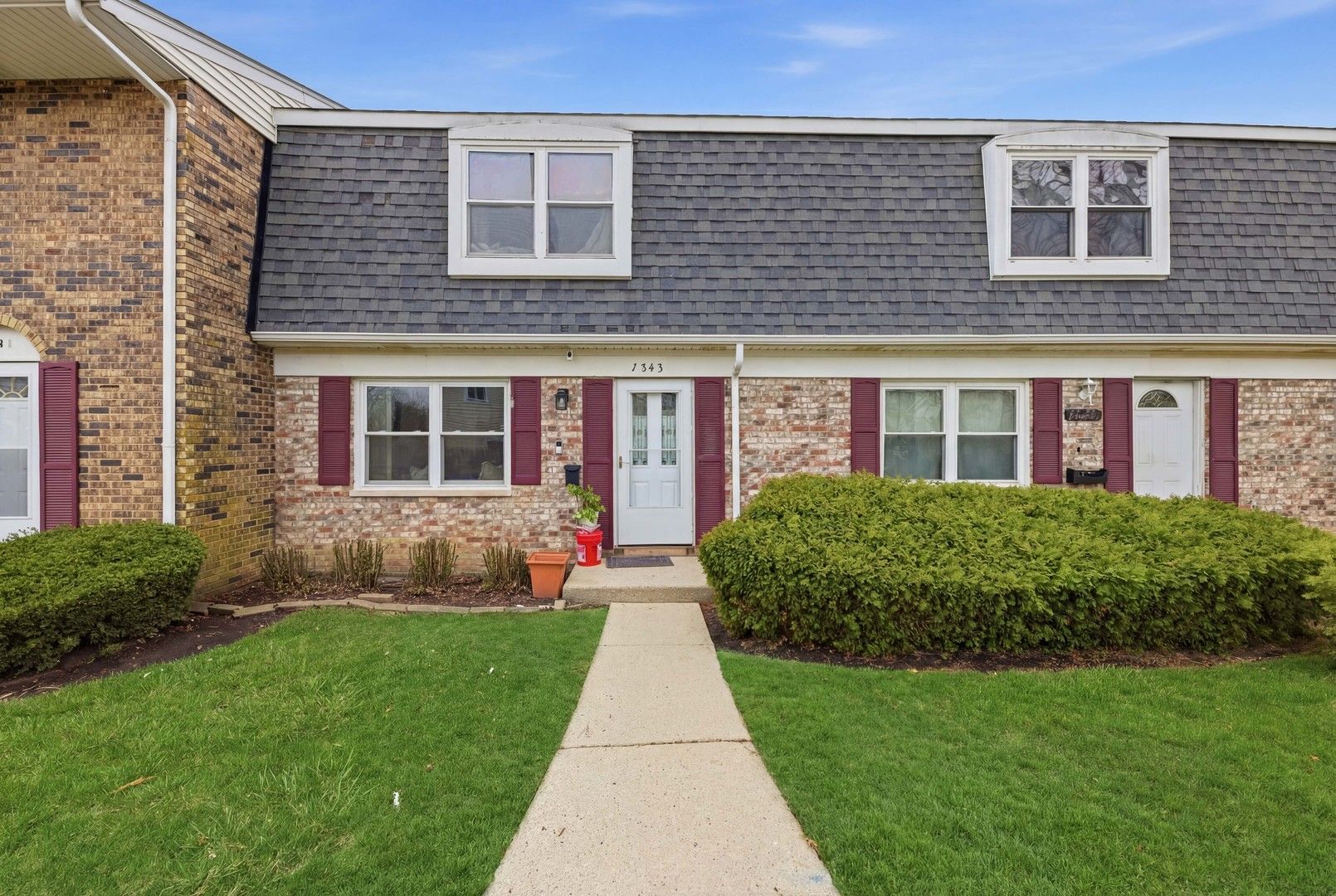 1543 Mckool Avenue — Streamwood, IL 60107