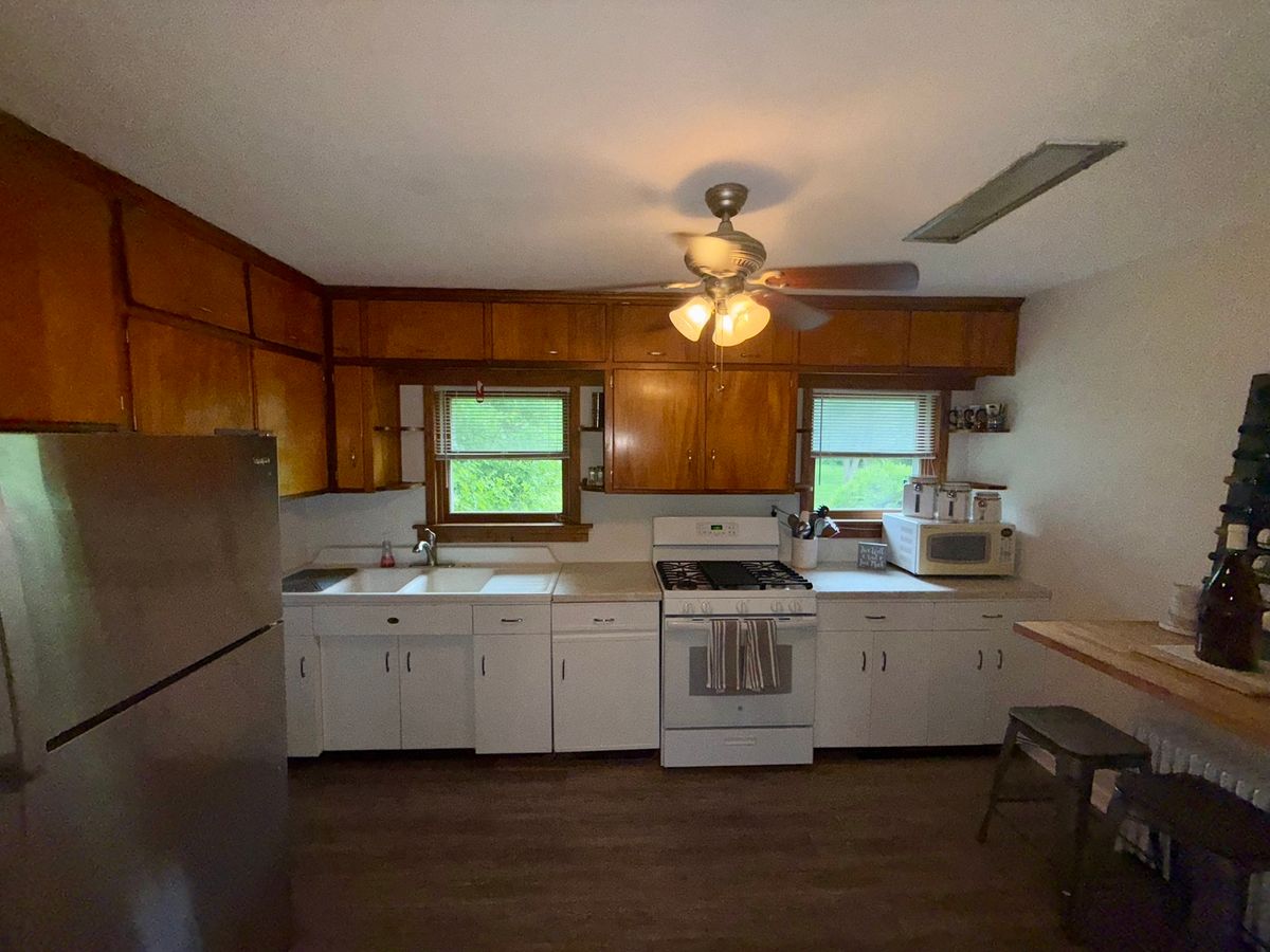 1270 Benson Lane, Green Oaks, IL 60048