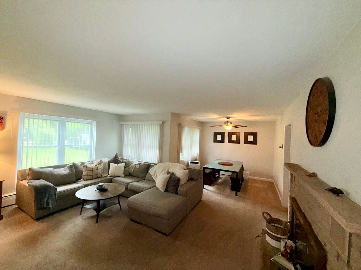 1270 Benson Lane, Green Oaks, IL 60048