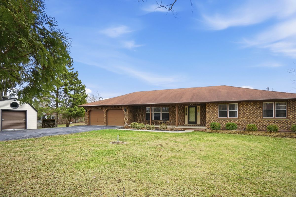 38679 Pine Grove Avenue, Wadsworth, IL 60083