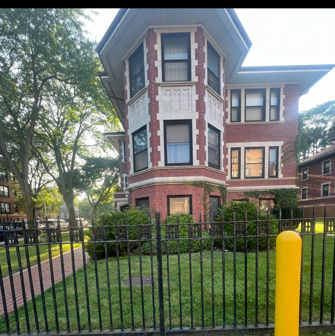 6758 S Jeffery Boulevard — Chicago, IL 60649