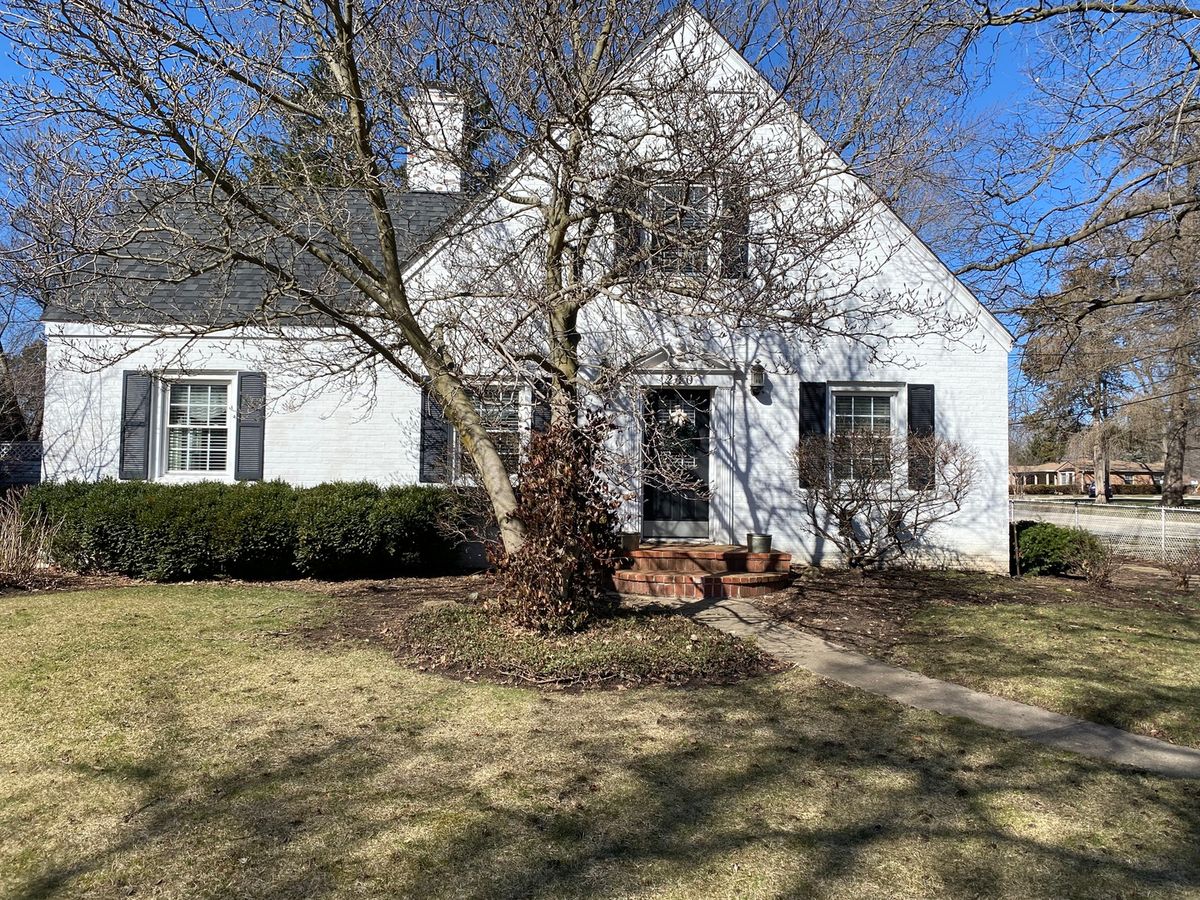 240 McHenry Avenue, Crystal Lake, IL 60014