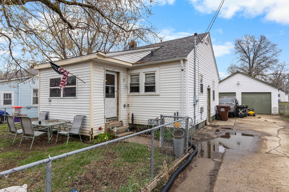 2922 Collins Street, Rockford, IL 61109