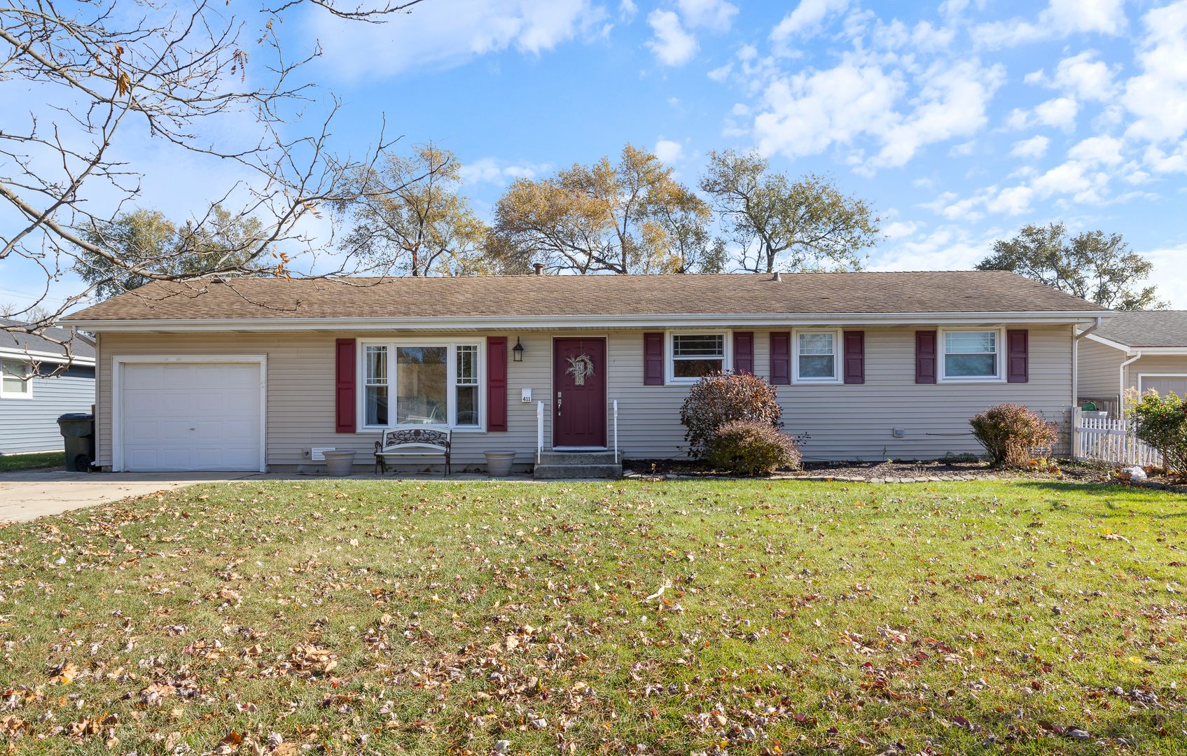 411 Arrowhead Trail — Carol Stream, IL 60188