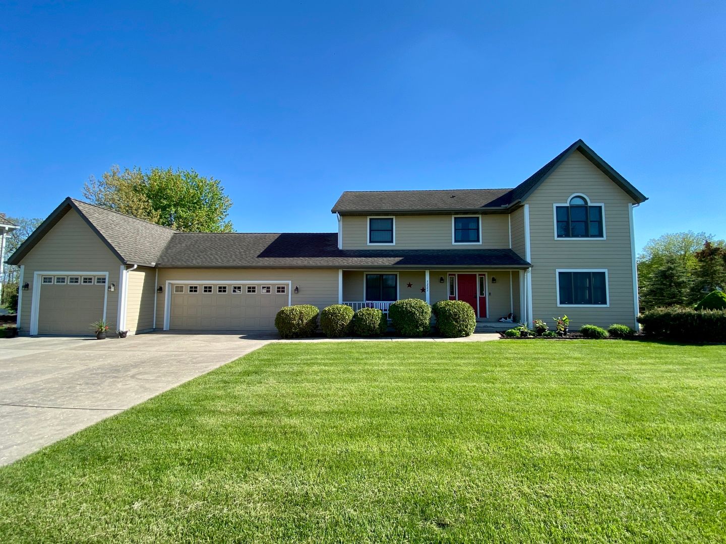 1221 S Fox Run Drive — Seneca, IL 61360